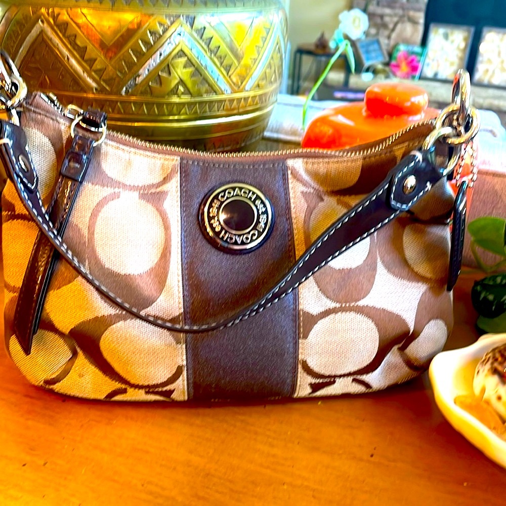 Coach shoulder bag signature “C” tan and brown. Silver accents . 10x6x2. GUC.